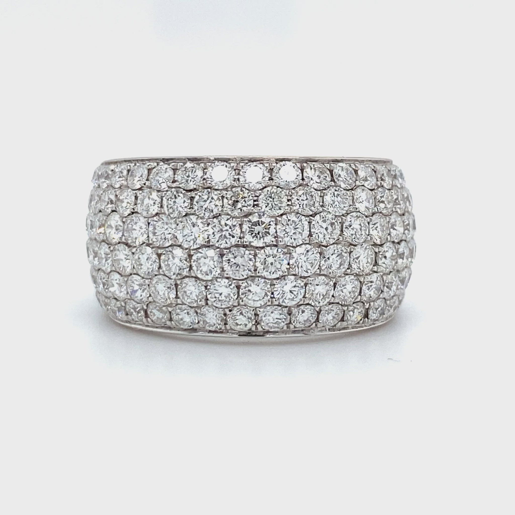 Zeer brede18krt witgouden pavé gezette ring met 120 briljant geslepen diamanten met een totaalgewicht van 3.44crt kleur top wesselton kwaliteit VS2 mt 17.25/54 12mm breed model r7788 €6445