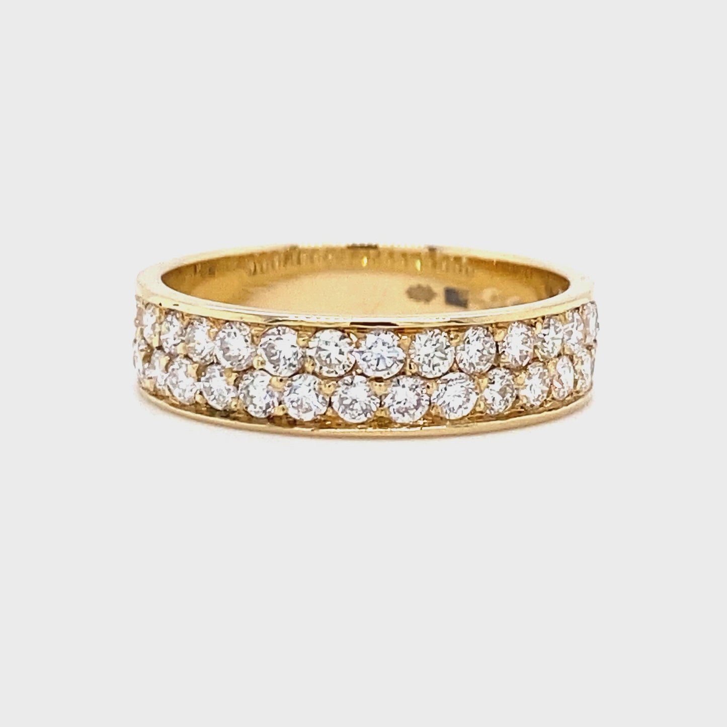 14krt geelgouden pavé gezette rijring met 35 briljant geslepen diamanten in twee rijen geplaatst met een totaalgewicht van 0.95crt kleur top wesselton kwaliteit vs/si 5mm model r9393 €2390