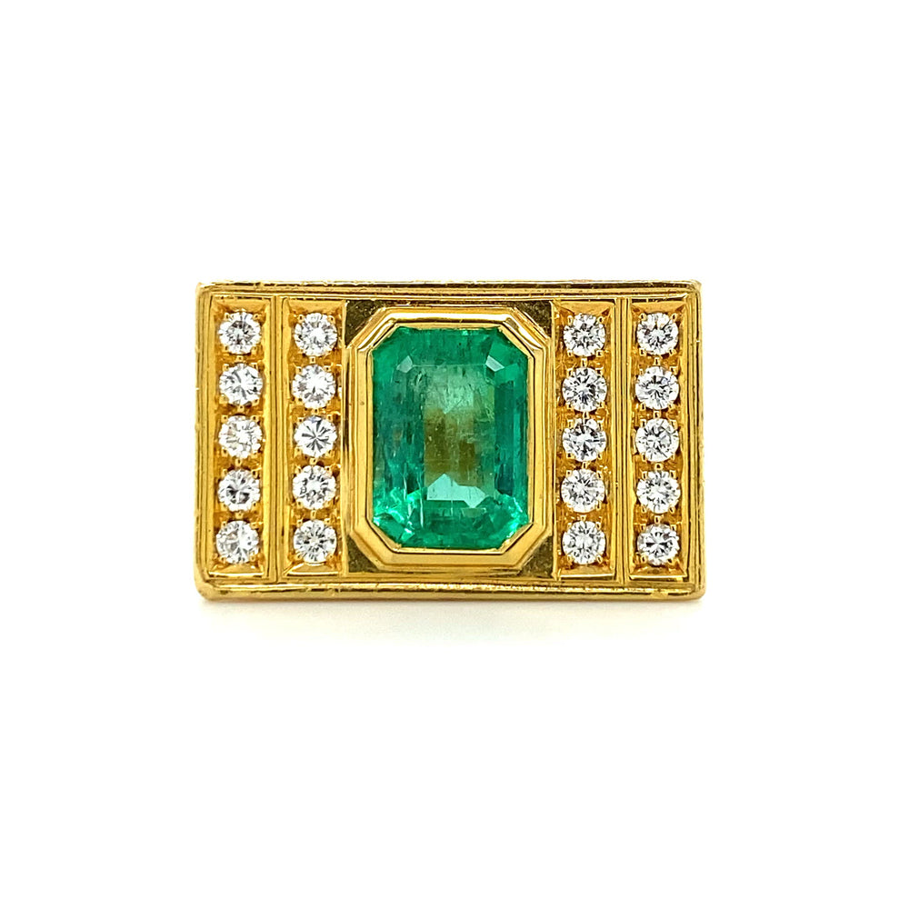 
                      
                        Laad en speel video in Galerijweergave, Bijzondere 18 karaat geel gouden ’70 fantasie ring bezet met 1 smaragd van 2.53 crt en 20 briljant geslepen diamanten met een totaalgewicht van 0.80 crt kleur G kwaliteit VVS model r177 €8900
                      
                    