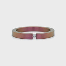 Video laden en afspelen in Gallery-weergave, Roze gekleurde titanium ring bezet met 1 briljant geslepen diamant van 0.03 crt kleur top wesselton kwaliteit si maat 17.25/54 model r9441 €135
