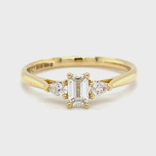 Load and play video in Gallery viewer, Yellow gold fantasy trilogy ring Baguette R 9726
