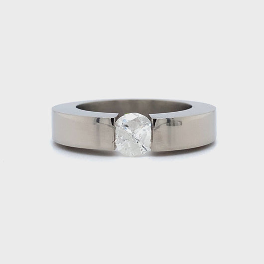 Brede titanium ring bezet met 1 briljant geslepen diamant van 0.97crt kleur Wesselton kwaliteit Piqué4 mt 18.75-59-5mm-model r7945-€1275