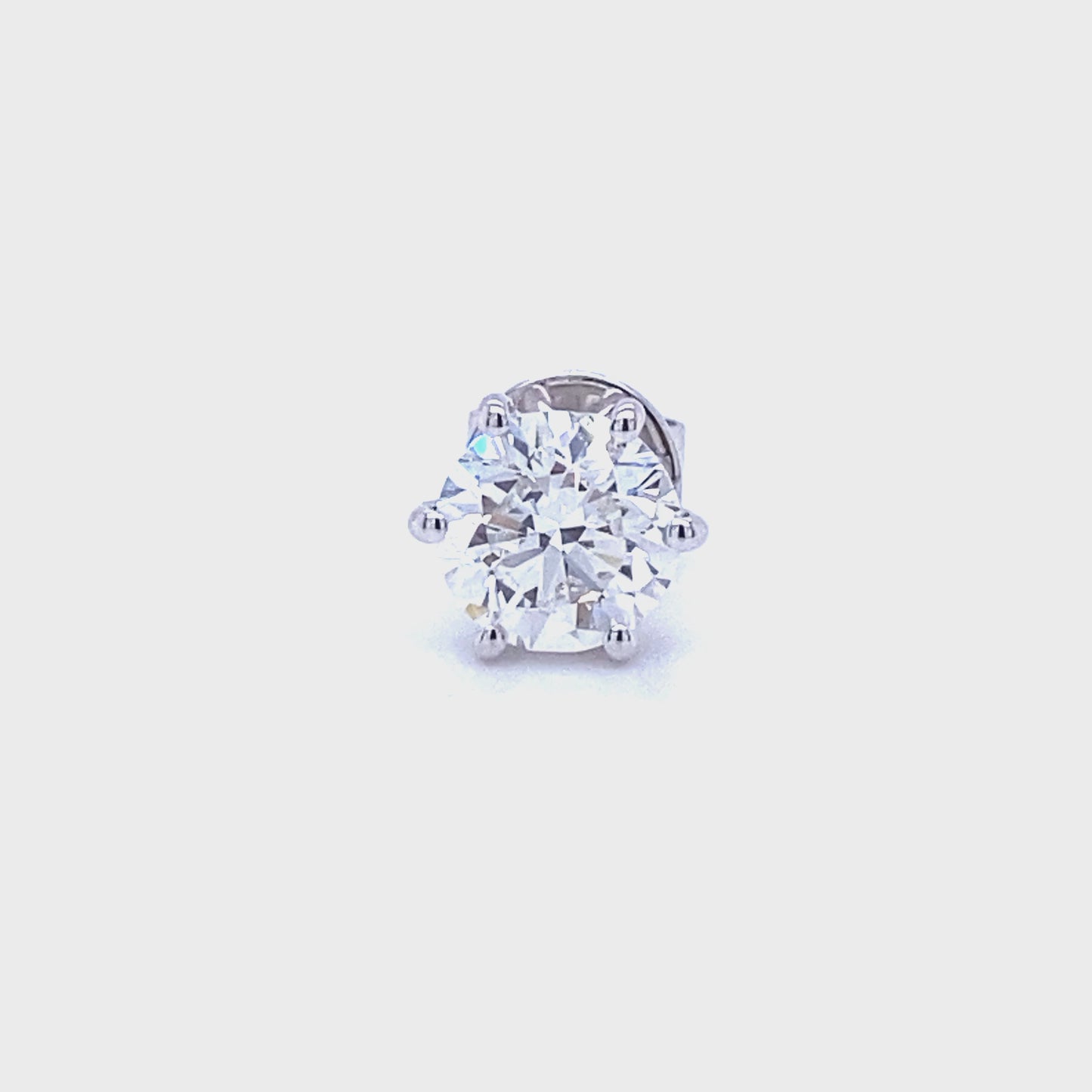 18 karaats wit gouden enkele mannen solitaire oorknop van 1.6 gram. Bezet met een GIA gecertificeerde briljant geslepen diamant van 1.00 crt Kleur: G Kwaliteit: SI1 Zetting: Ø: 8 mm Model: O 4073