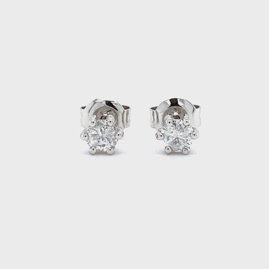 witgouden oorknoppen met 6poot zetting 2 briljant geslepen diamanten totaal 0.45crt kleur Top Wesselton kwaliteit Pique1 5mm model o3748 €835