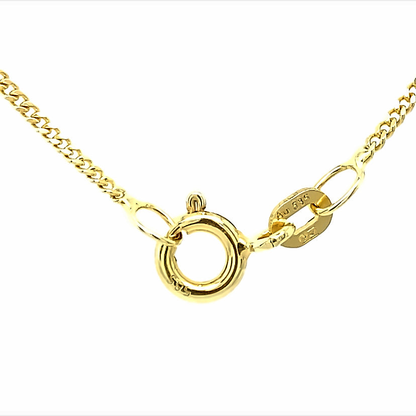 
                      
                        14 karaat geel gouden schakelketting met een dikte van 1.2 mm. Draagbaar op drie verschillende lengtes, 40, 42 en 45 cm. Gewicht: 2.3 gram Schakel: Gourmet geslepen Model: C 2249
                      
                    