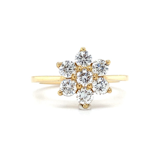 Geel gouden bloem rozet ring van 3.6 gram. Bezet met 7 briljant geslepen diamanten met een totaalgewicht van 0.88 crt Kleur Top Wesselton Kwaliteit VS Zetting: 11.5x10mm Model R 9307