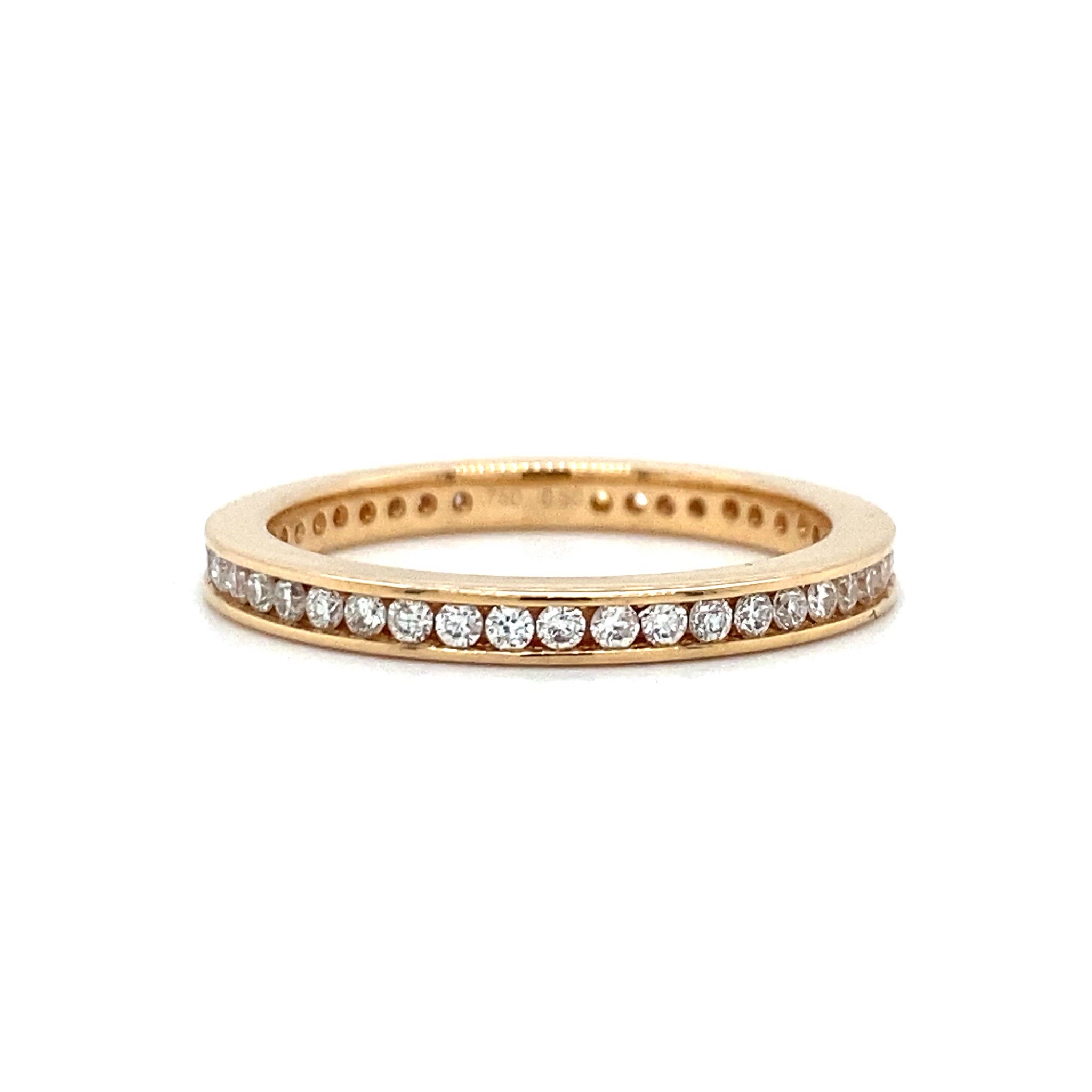 18 karaat rosé gouden alliance rijring van 3 gram en 2.3 mm breed. Bezet met 45 briljant geslepen diamanten met een totaalgewicht van 0.50 crt kleur Top Wesselton kwaliteit SI Model R 7236