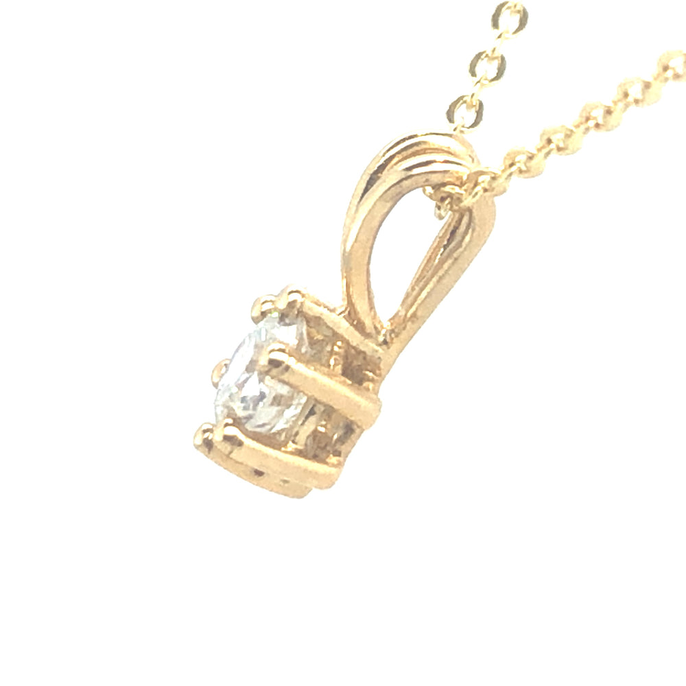 
                      
                        14 karaat geel gouden solitair hanger van 0.5 gram. Bezet met 1 briljant geslepen diamant van 0.28 crt Kleur: Top Wesselton Kwaliteit: VVS Hanger: 11 x 5 mm Zetting: Ø 5 mm Model: H 2167
                      
                    
