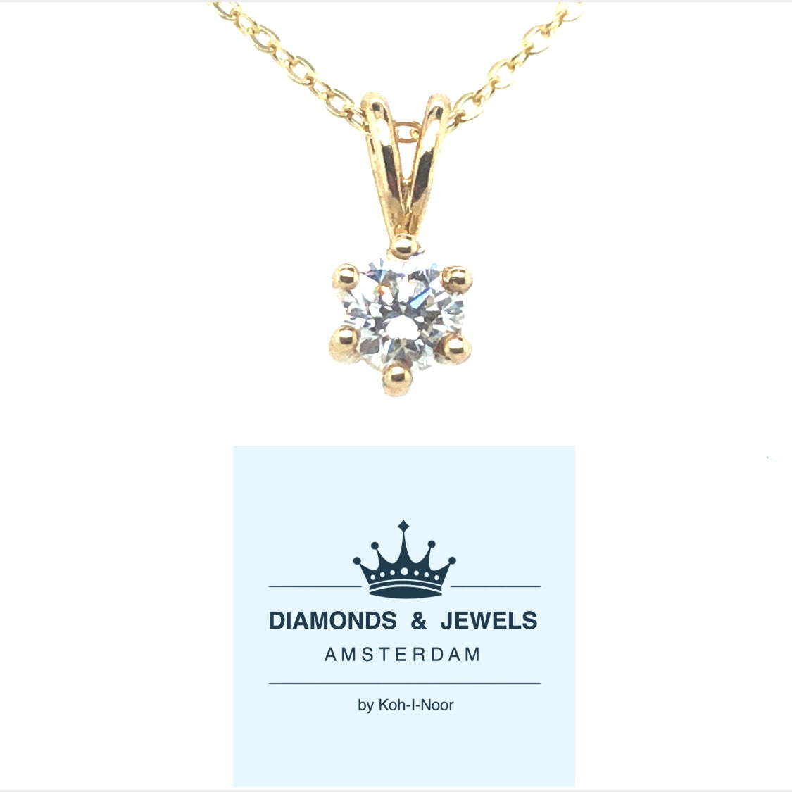 14 karaat geel gouden solitair hanger van 0.5 gram. Bezet met 1 briljant geslepen diamant van 0.28 crt Kleur: Top Wesselton Kwaliteit: VVS Hanger: 11 x 5 mm Zetting: Ø 5 mm Model: H 2167