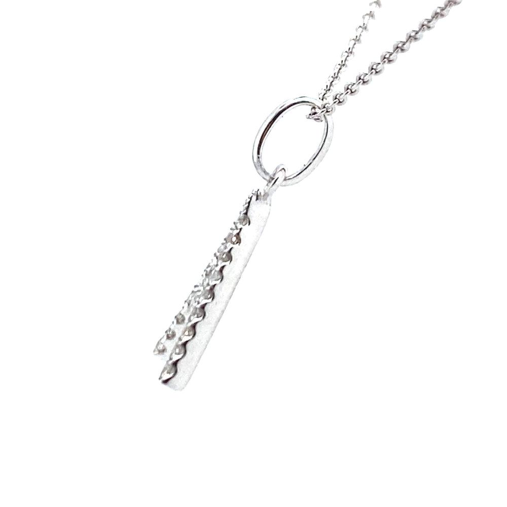 
                      
                        18 karaats Wit gouden diamanten letter A hanger van 0.34 gram. Bezet met 19 briljant geslepen diamanten met een totaalgewicht van 0.34 crt kleur g kwaliteit si Hanger: 14 x 6 mm Model H 2170
                      
                    