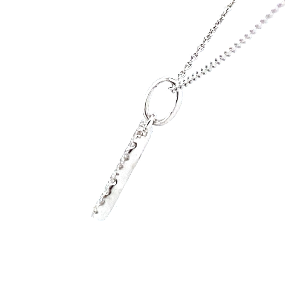 
                      
                        18 karaats witgouden letter b hanger van 0.44 gram. Bezet met 27 briljant geslepen diamanten met een totaalgewicht van 0.07 crt kleur G kwaliteit SI Hanger: 5 x 14 mm Model H 2171
                      
                    
