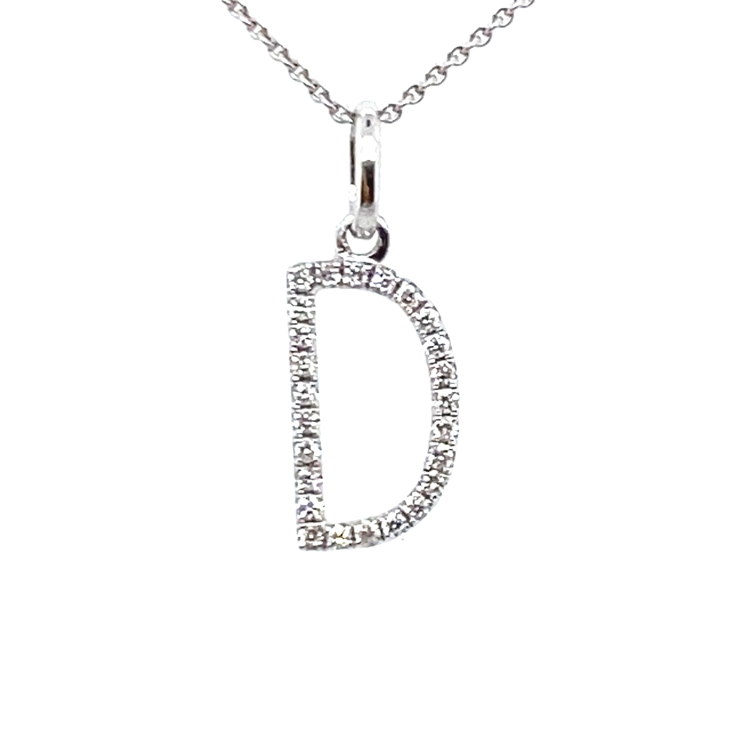 18 karaats witgouden letter d hanger van 0.36 gram. Bezet met 25 briljant geslepen diamanten met een totaalgewicht van 0.07 crt kleur g kwaliteit si Hanger: 14 x 6 mm Model H 2173