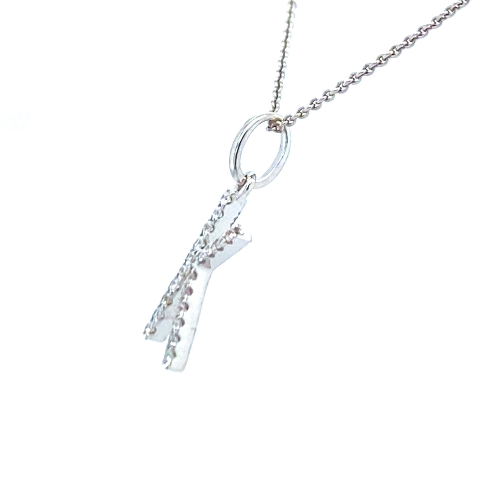 
                      
                        18 krt witgouden letter K hanger van 0.4 gram. Bezet met 21 briljant geslepen diamanten met een totaalgewicht van 0.06 crt kleur G kwaliteit SI Hanger: 16 x 6 mm Model H 2180
                      
                    