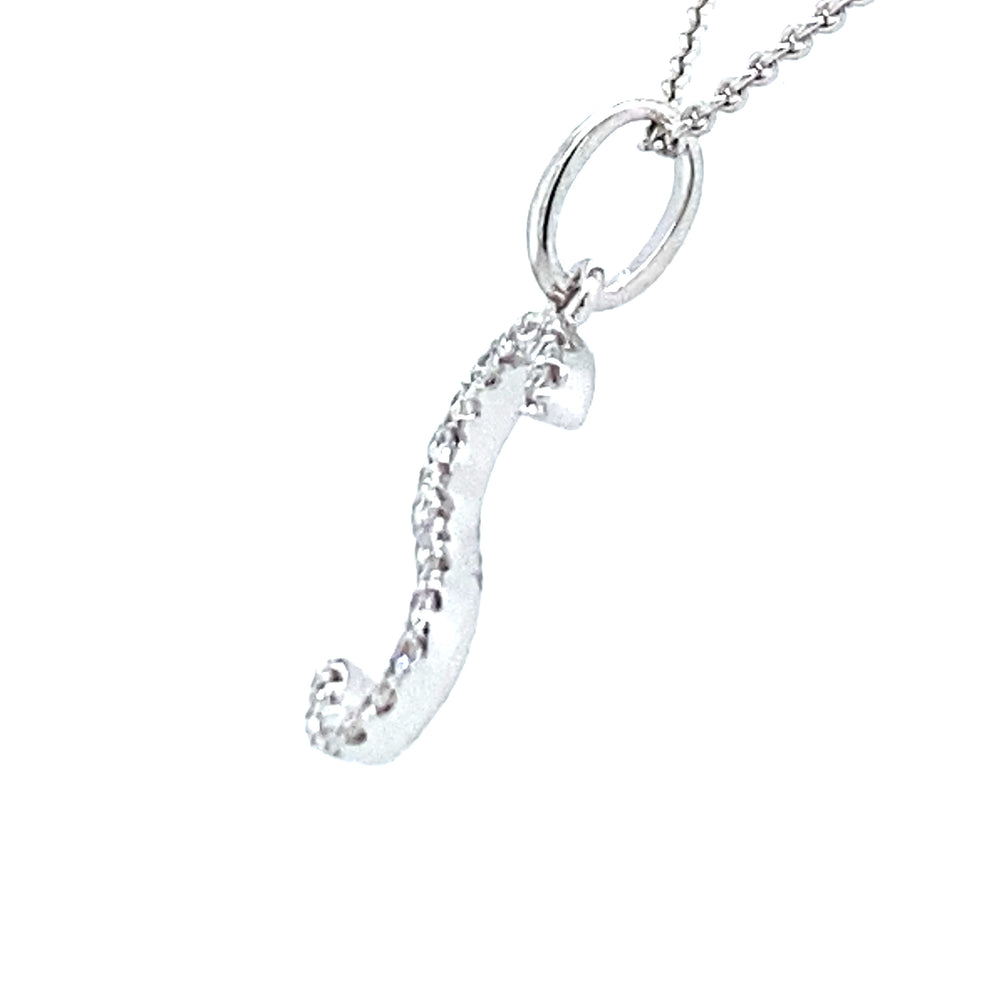 
                      
                        18 krt witgouden letter S hanger van 0.32 gram. Bezet met 21 briljant geslepen diamanten met een totaalgewicht van 0.06 gram kleur G kwaliteit SI Hanger: 15 x 5 mm Model H 2188
                      
                    
