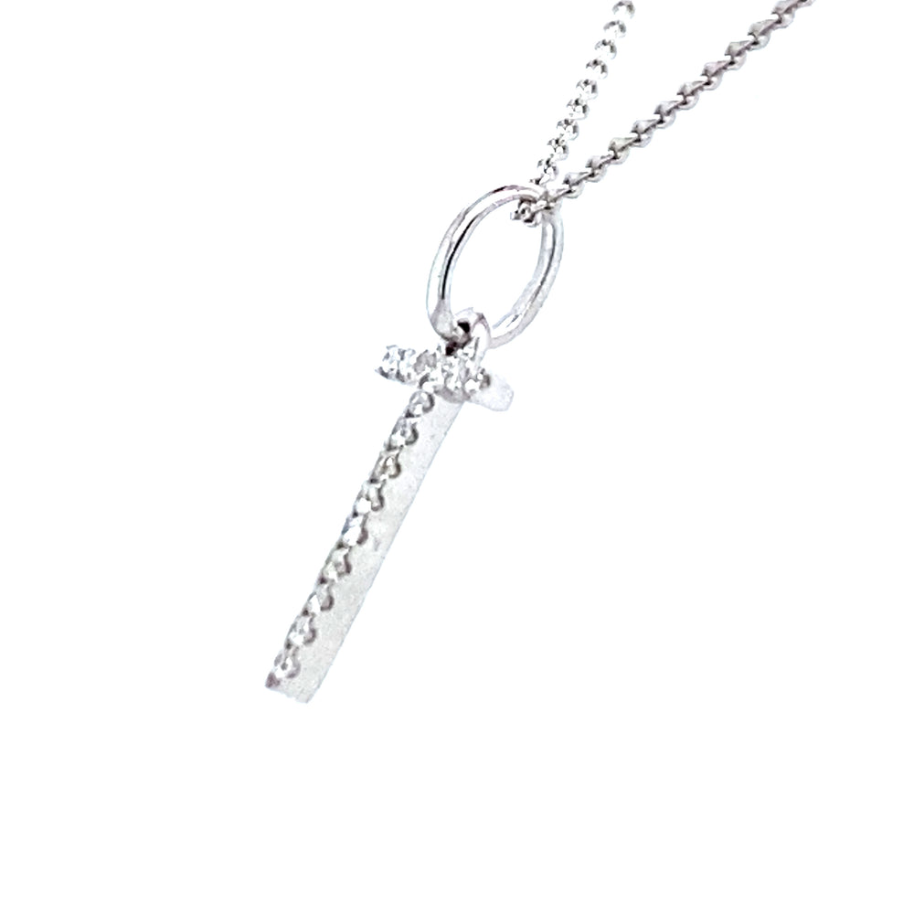 
                      
                        18 krt witgouden letter T hanger van 0.27 gram. Bezet met 15 briljant geslepen diamanten met een totaalgewicht van 0.04 crt kleur G kwaliteit SI Hanger 15 x 6 mm Model H 2189
                      
                    