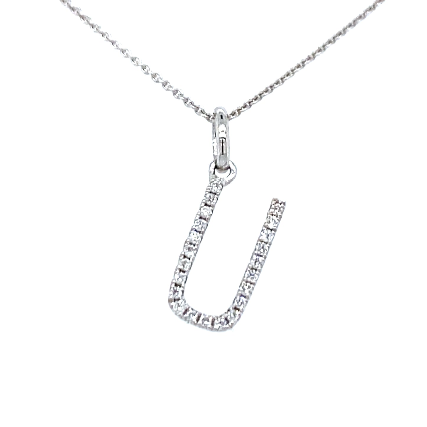 18 krt witgouden letter U hanger van 0.33 gram. Bezet met 22 briljant geslepen diamanten met een totaalgewicht van 0.06 crt kleur g kwaliteit si Hanger: 15 x 6 mm Model H 2190