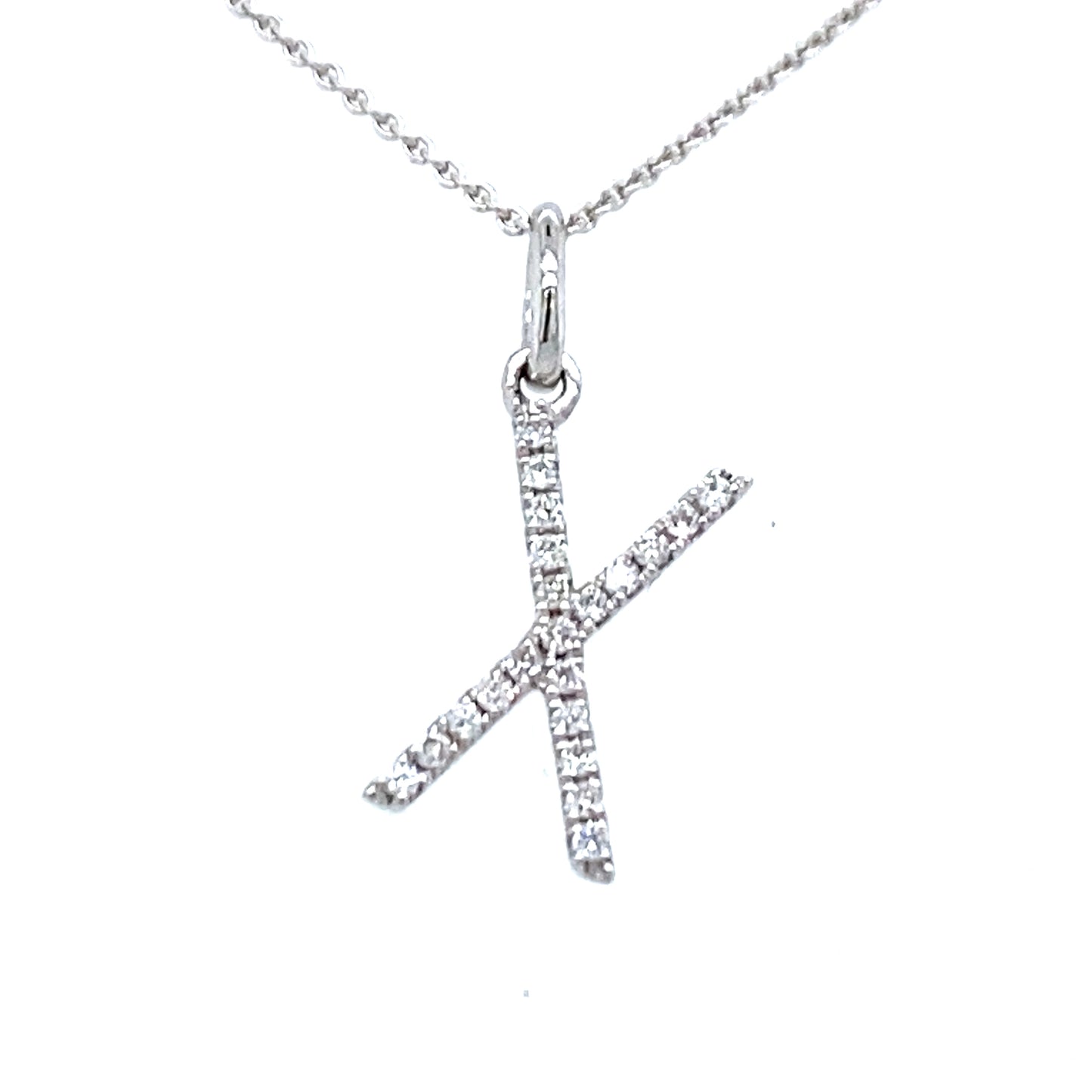 18 krt witgouden letter X hanger van 0.31 gram. Bezet met 21 briljant geslepen diamanten met een totaalgewicht van 0.06 crt kleur G kwaliteit SI Hanger: 15 x 7 mm Model H 2193