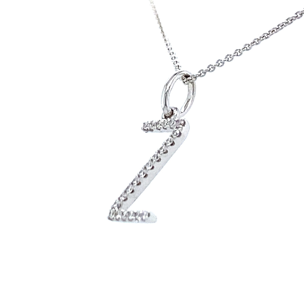 
                      
                        18 krt witgouden letter Z hanger van 0.32 gram. Bezet met 22 briljant geslepen diamanten met een totaalgewicht van 0.06 crt kleur g kwaliteit si Hanger: 15 x 6 mm Model H 2195
                      
                    