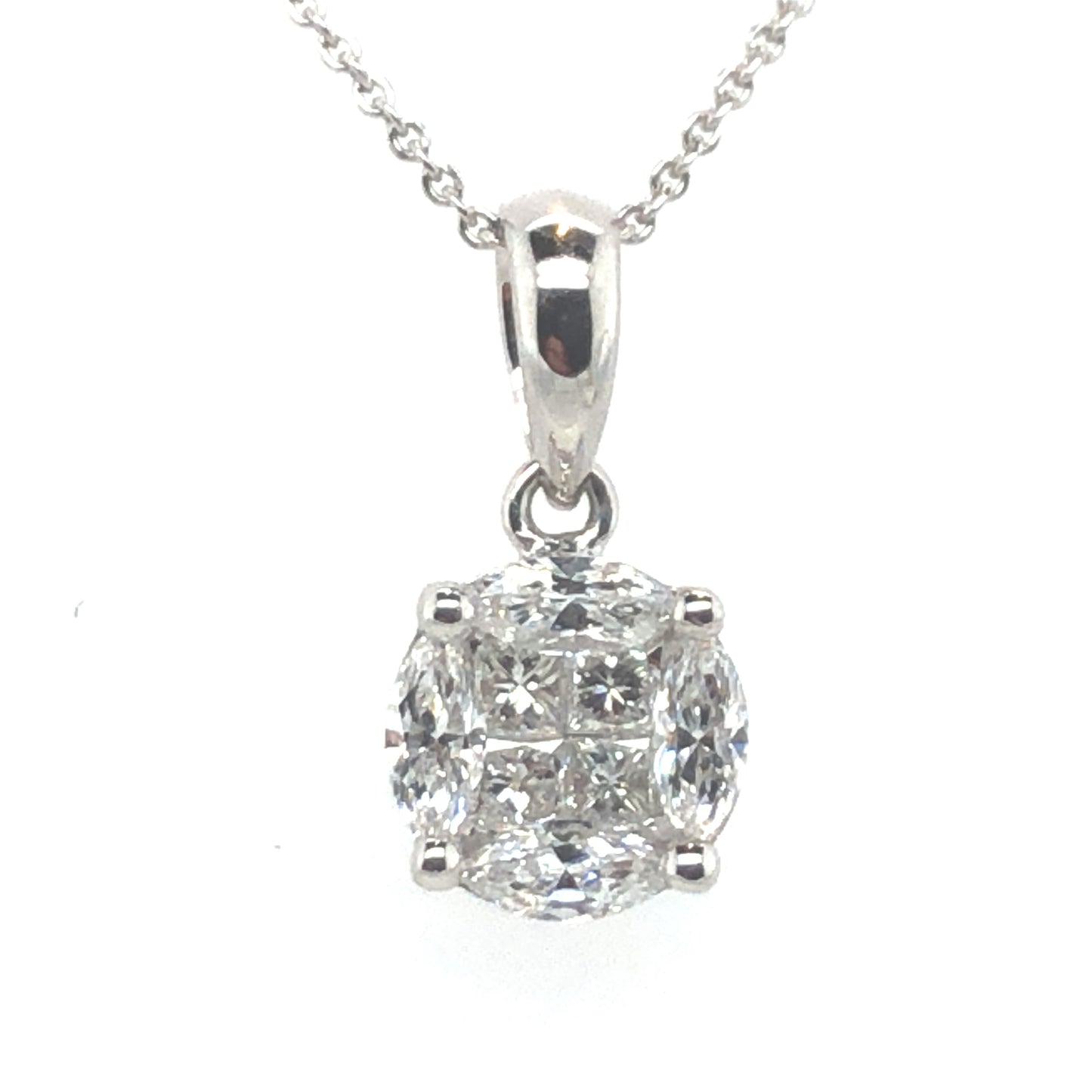 18 karaat witgouden hanger van 0.6 gram en 13 x 7 mm breed. Bezet met 4 prinses geslepen diamanten met een totaalgewicht van 0.11 crt en 4 marquise geslepen diamanten met een totaalgewicht van 0.21 crt Kleur: Top Wesselton Kwaliteit: VS Zetting: Ø 6 mm Model: H 2213