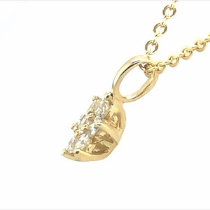 14 karaat geel gouden bloem hanger van 10 x 5 mm breed. Bezet met 7 briljant geslepen diamanten met een totaalgewicht van 0.14 crt. Kleur: H Kwaliteit: SI Zetting: 5 x 6 mm Model: H 2236