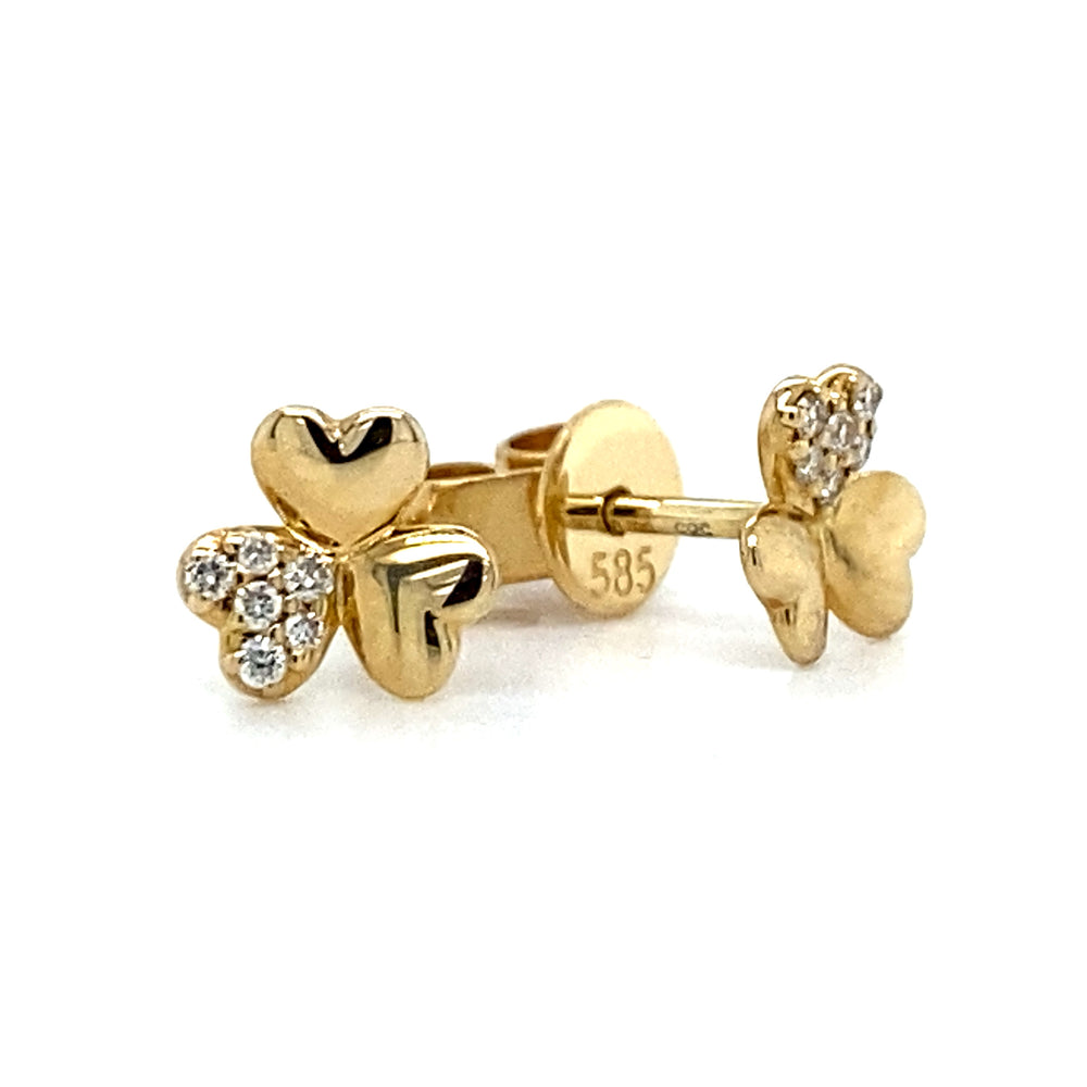 
                      
                        Geelgouden oorknopjes met 12 briljant geslepen diamantjes met een totaalgewicht van 0.05 crt kleur G kwaliteit VS 6x7mm model O 3688
                      
                    