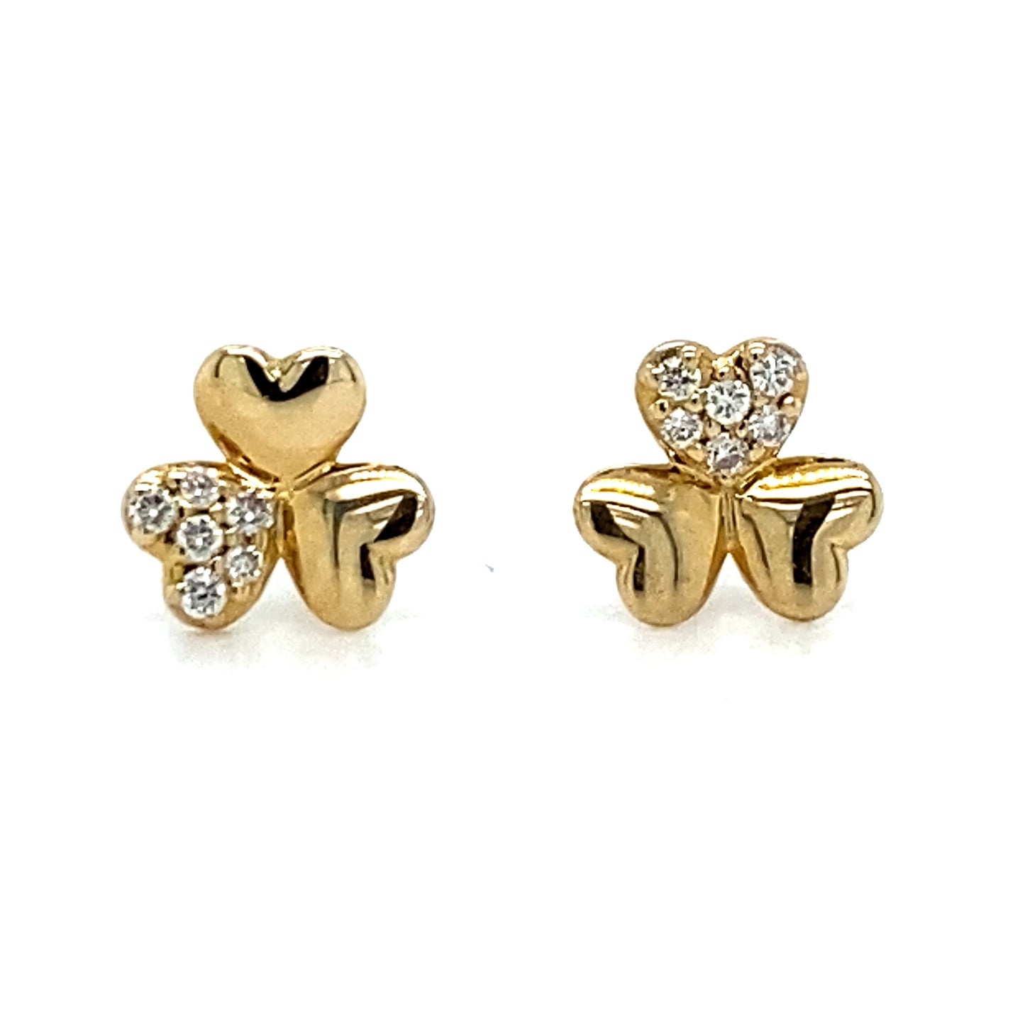 Geelgouden oorknopjes met 12 briljant geslepen diamantjes met een totaalgewicht van 0.05 crt kleur G kwaliteit VS 6x7mm model O 3688