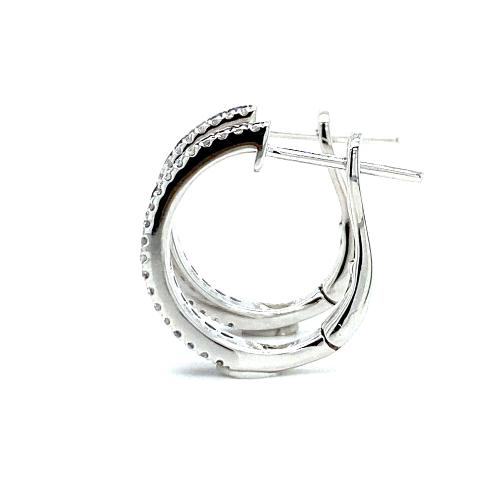 
                      
                        18 karaats witgouden halve creool oorbellen 80 briljant geslepen diamanten 0.22crt kleur Top wesselton kwaliteit vs2 en 28 saffieren 0.31crt 15x4mm model o3837
                      
                    