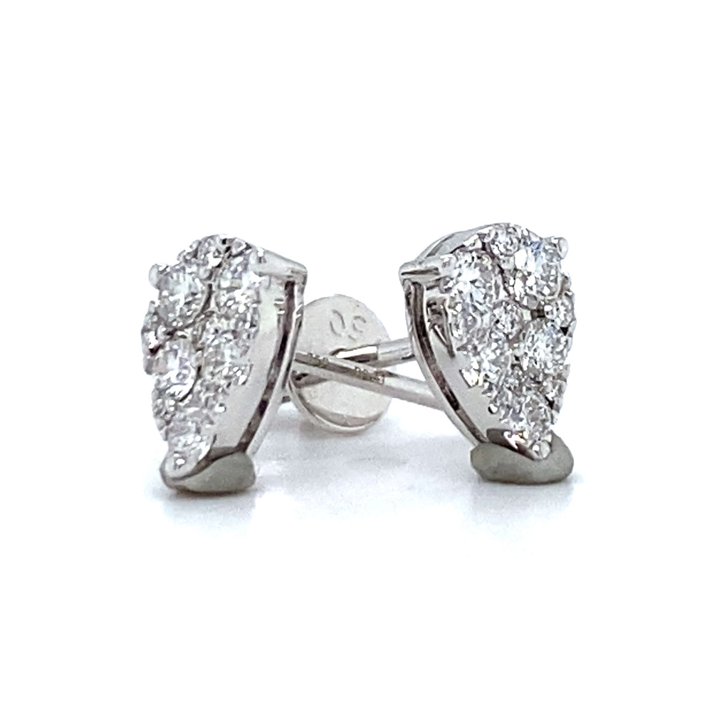 
                      
                        18 krt witgouden oorstekers in peervorm van 1.2 gram. Bezet met 24 briljant geslepen diamanten met een totaalgewicht van 0.41 crt kleur top wesselton kwaliteit vs 7.5 x 5 mm Model O 3955
                      
                    