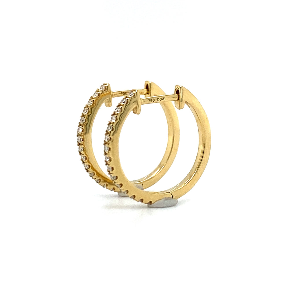 
                      
                        18 krt geel gouden creool oorbellen van 1.8 gram. Bezet met 8 diamantjes kleur top wesselton kwaliteit vs Ø 15mm Model O 3959
                      
                    