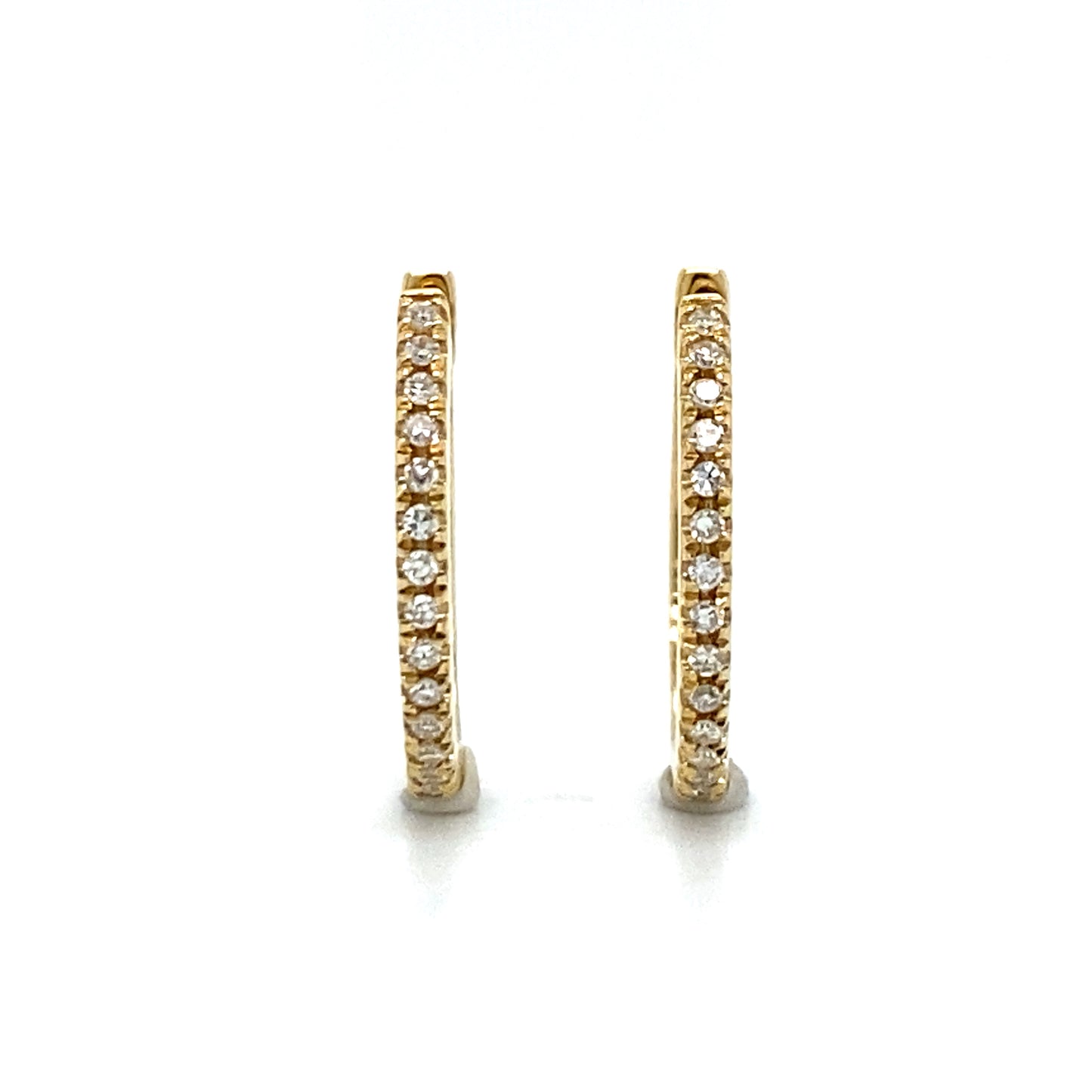 18 krt geel gouden creool oorbellen van 1.8 gram. Bezet met 8 diamantjes kleur top wesselton kwaliteit vs Ø 15mm Model O 3959