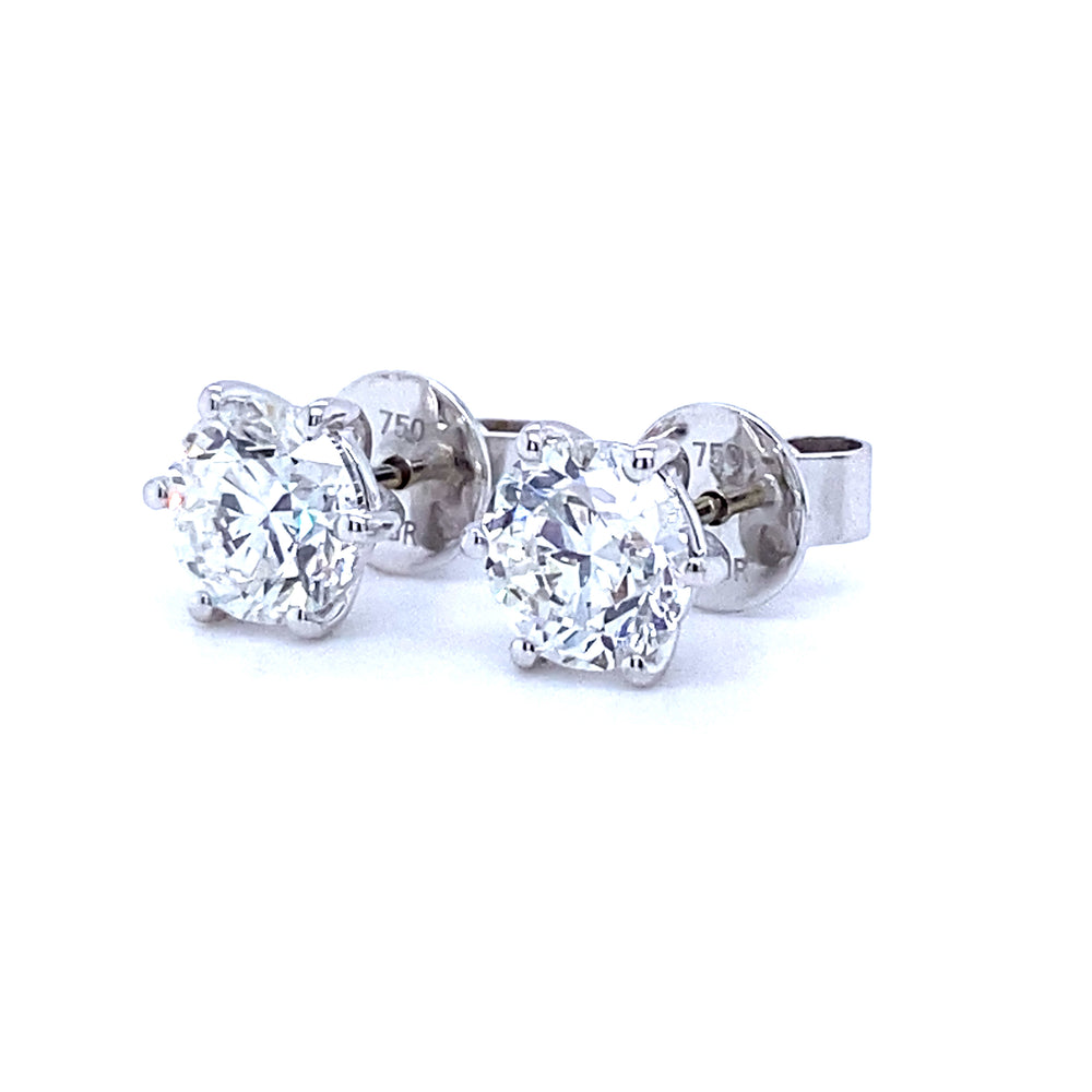 
                      
                        18 karaat wit gouden solitaire oorknoppen van 2.13 gram. Bezet met 2 briljant geslepen diamanten die zijn voorzien van een GIA Diamant Certificaat. De diamanten hebben een totaalgewicht van 2.00 crt Kleur: G Kwaliteit: SI1 Zetting: Ø 8 mm Model: O 4073
                      
                    