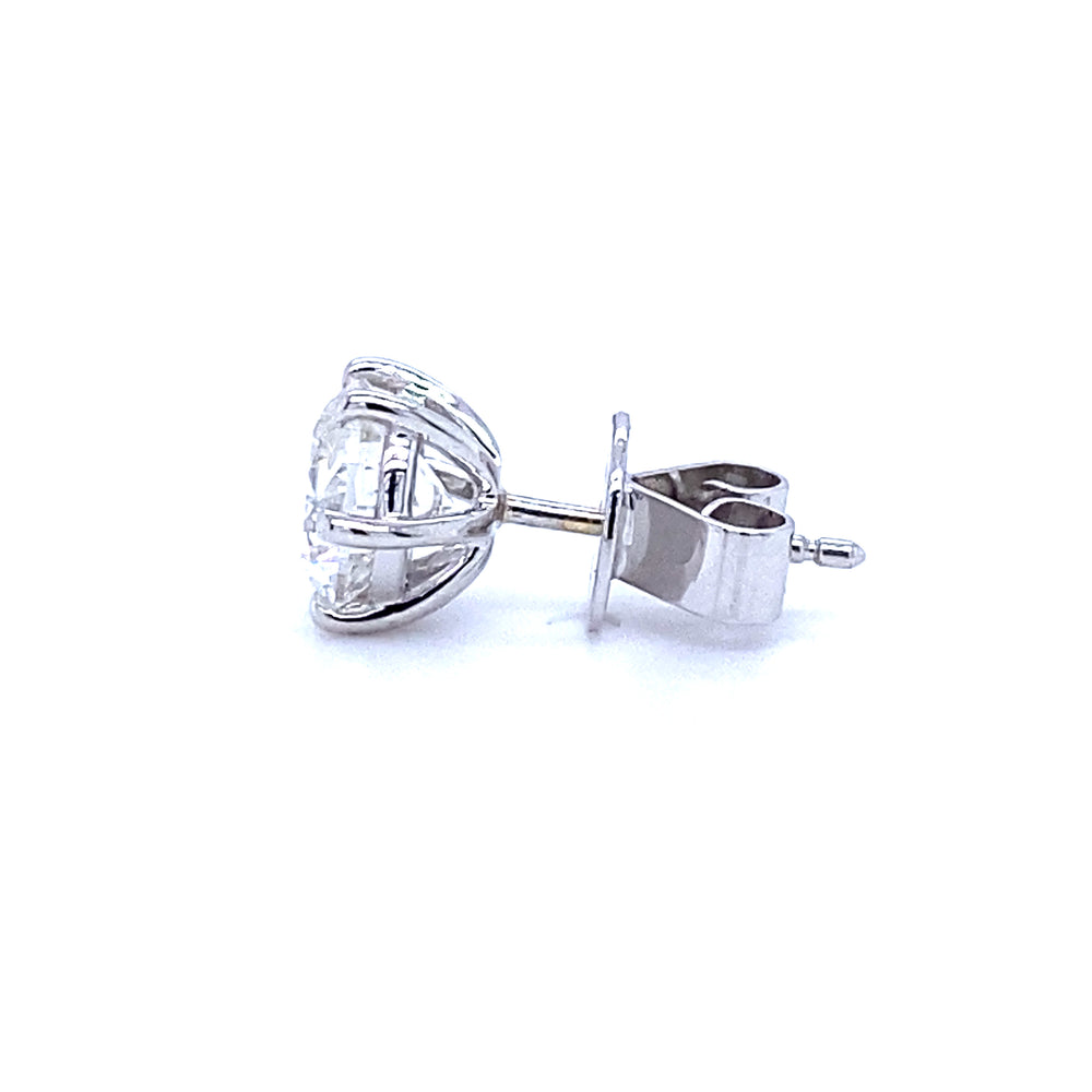 
                      
                        18 karaats wit gouden enkele mannen solitaire oorknop van 1.6 gram. Bezet met een GIA gecertificeerde briljant geslepen diamant van 1.00 crt Kleur: G Kwaliteit: SI1 Zetting: Ø: 8 mm Model: O 4073
                      
                    