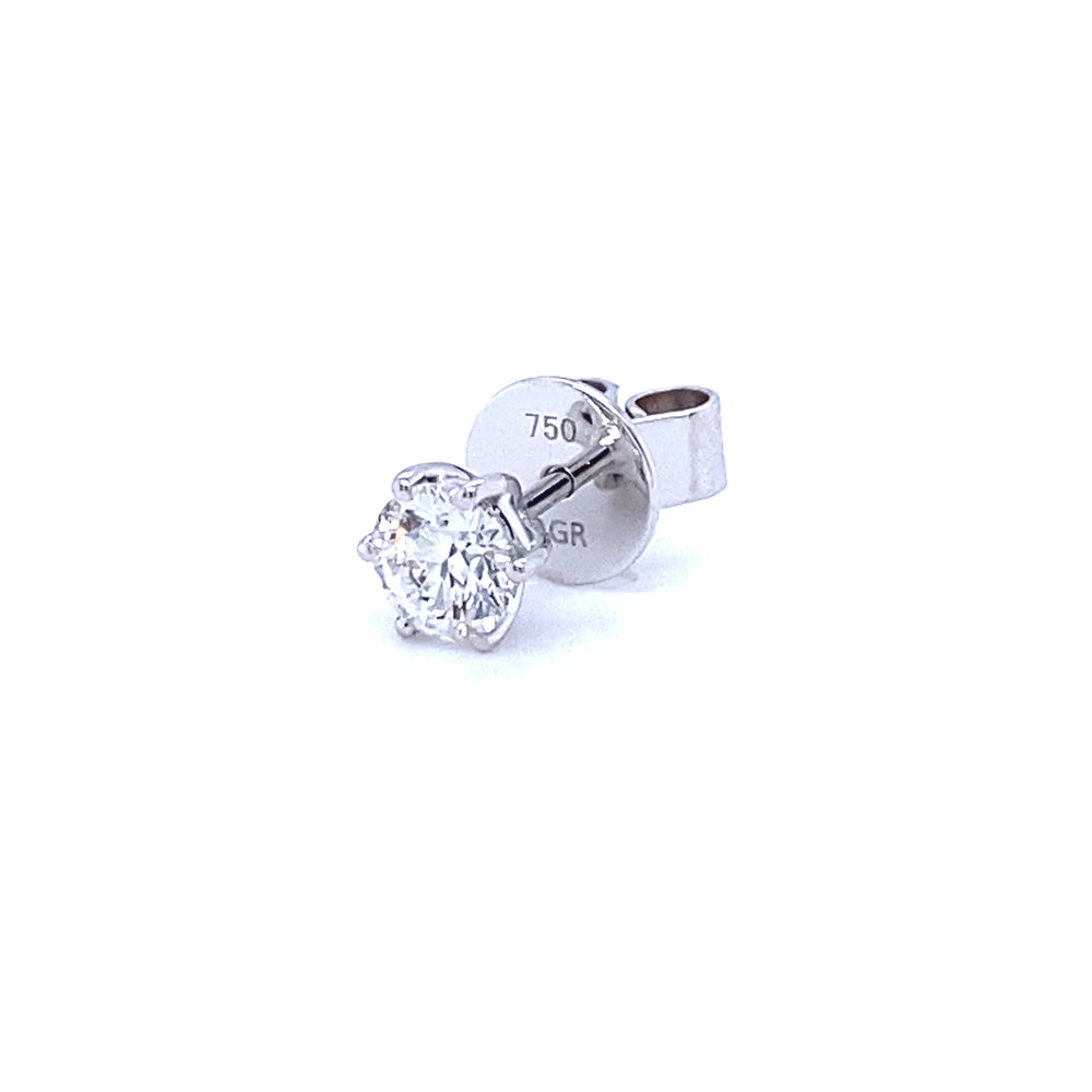 
                      
                        18 karaat witgouden solitaire mannen oorknop van 0.75 gram. Bezet met 1 briljant geslepen diamant van 0.30 crt met een GIA certificaat. Kleur: G Kwaliteit: SI1 Zetting: Ø 5 mm Model: O 4075-1
                      
                    