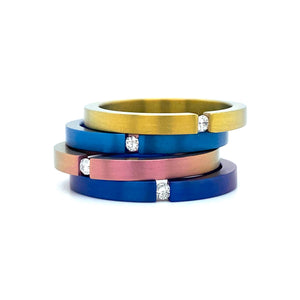 Titanium ringen in verschillende kleuren bezet met briljant geslepen diamanten van 0.03crt kleur top wesselton kwaliteit si maat 17.25/54 €135 per stuk