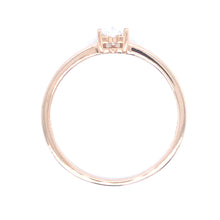 Cargar imagen en el visor de la galería, 18 karaat rosé gouden solitaire ring van 1.74 gram en 2 mm breed. Bezet met een Hart geslepen diamant van 0.24 crt Kleur: Top Wesselton Kwaliteit: VS Zetting: 5 x 4 mm Model: R 10023
