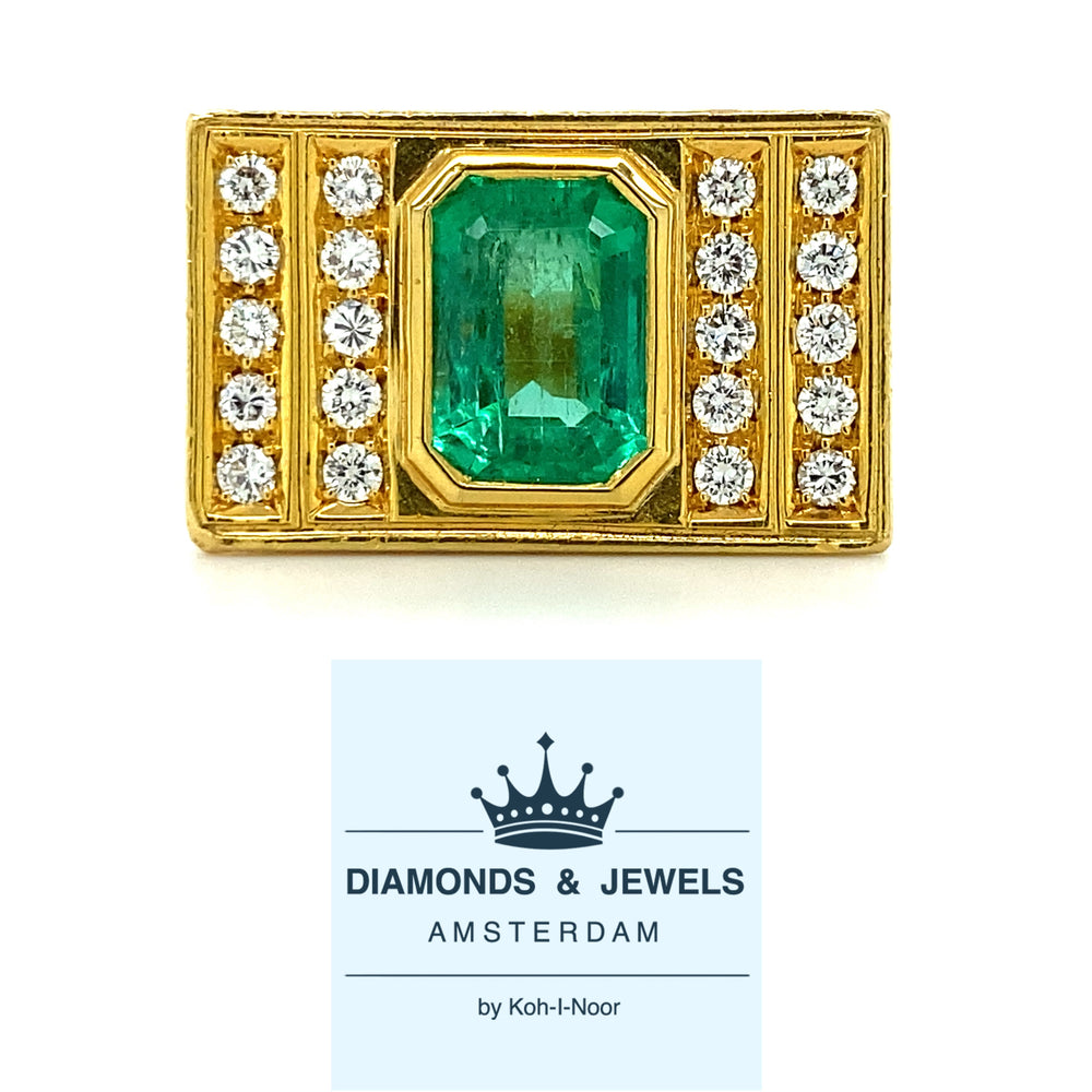 Bijzondere 18 karaat geel gouden ’70 fantasie ring bezet met 1 smaragd van 2.53 crt en 20 briljant geslepen diamanten met een totaalgewicht van 0.80 crt kleur G kwaliteit VVS model r177 €8900