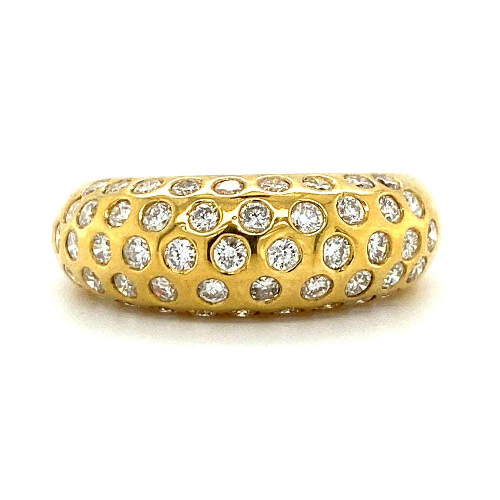 18krt geelgouden bolle pavéring bezet met 49 briljant geslepen diamanten met een totaalgewicht van 1.05crt kleur top wesselton kwaliteit vs maat 16.5/52 model r4324 €1997