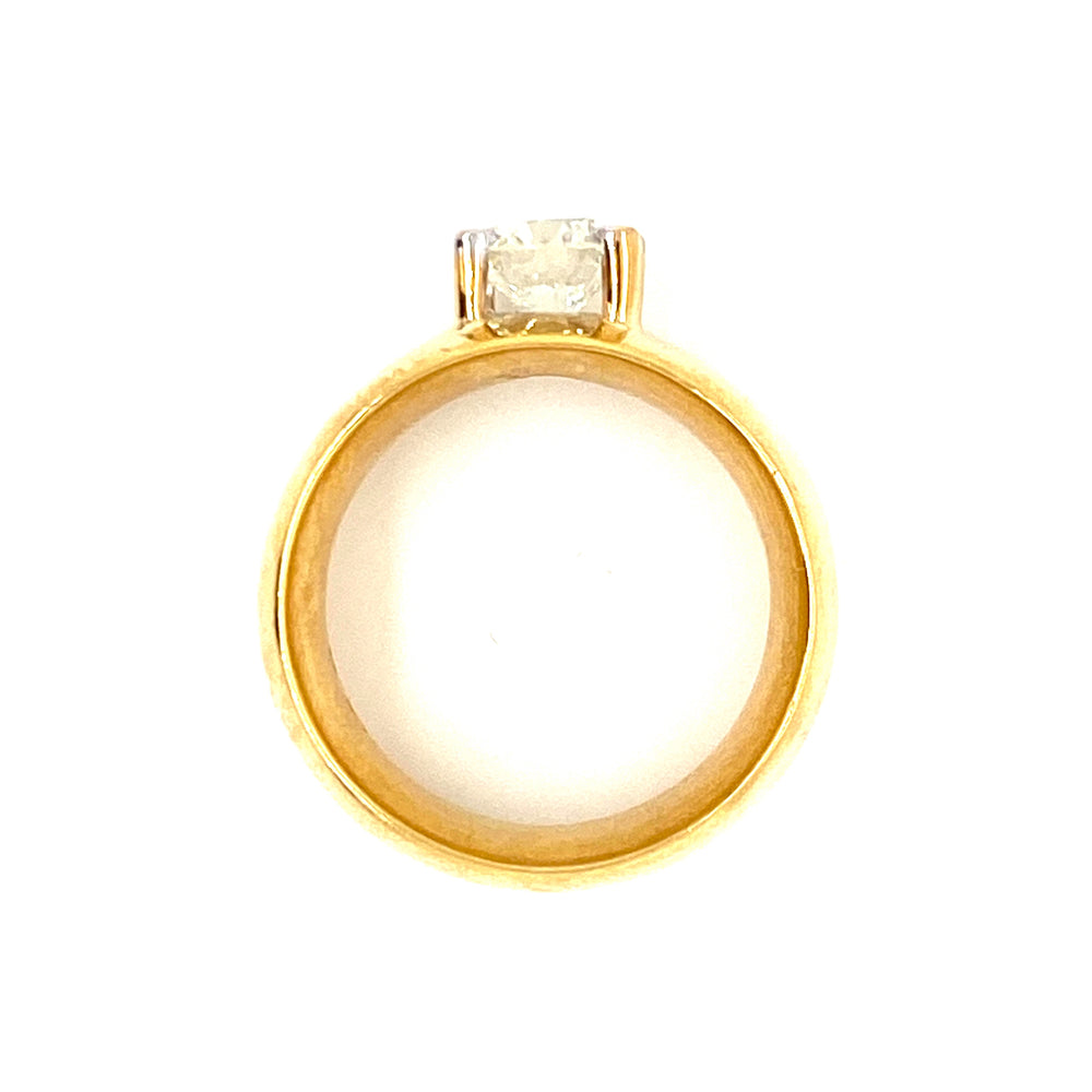 
                      
                        18krt geel gouden brede design ring met 1 briljant geslepen diamant van 1.3crt kleur g kwaliteit vvs2 maat 17/53 model r5855 €18.500
                      
                    