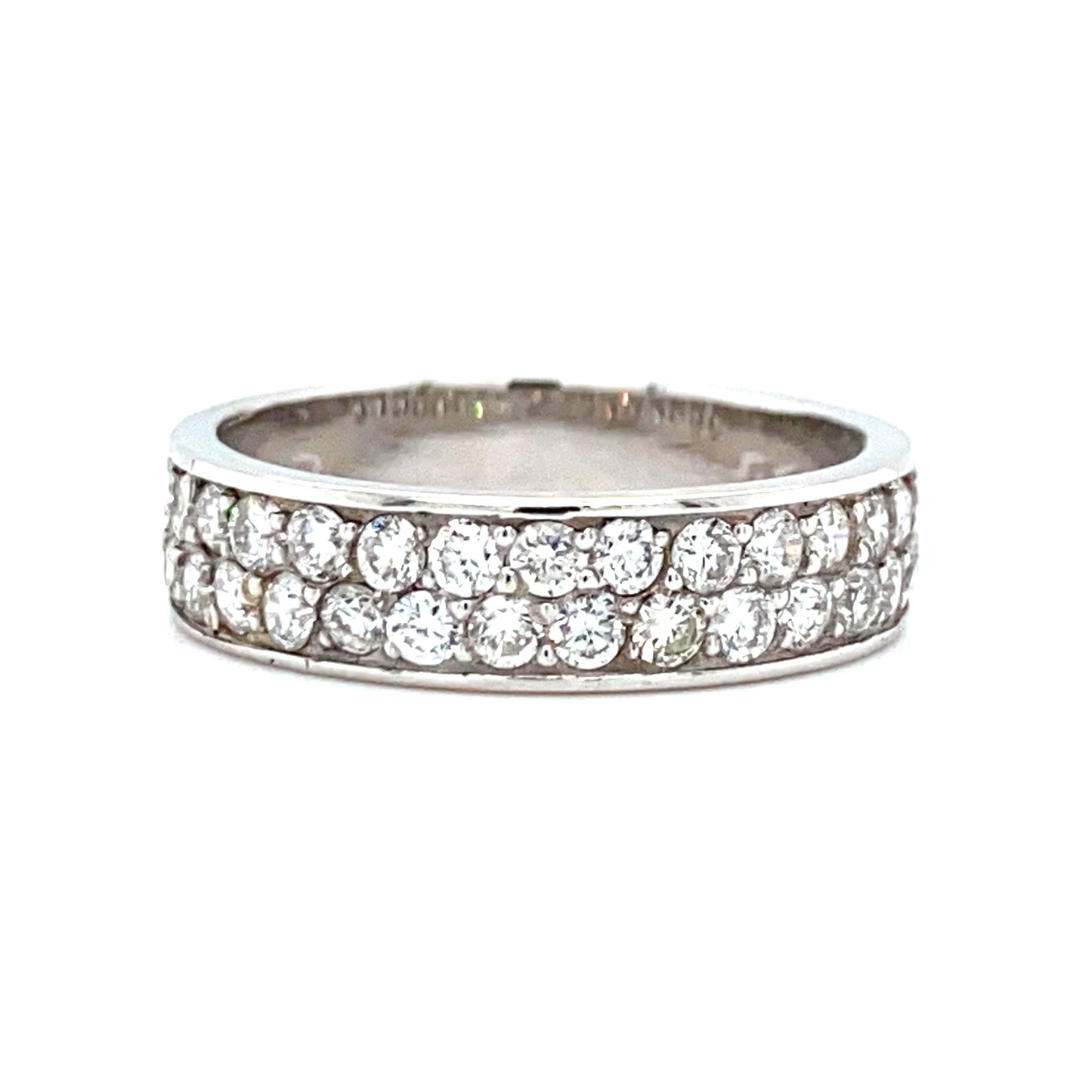 1krt witgouden pavé rijring bezet met 35 briljant geslepen diamanten met een totaalgewicht van 0.94crt kleur top wesselton vvs maat 16.5-52-5mm model r6593-€2600