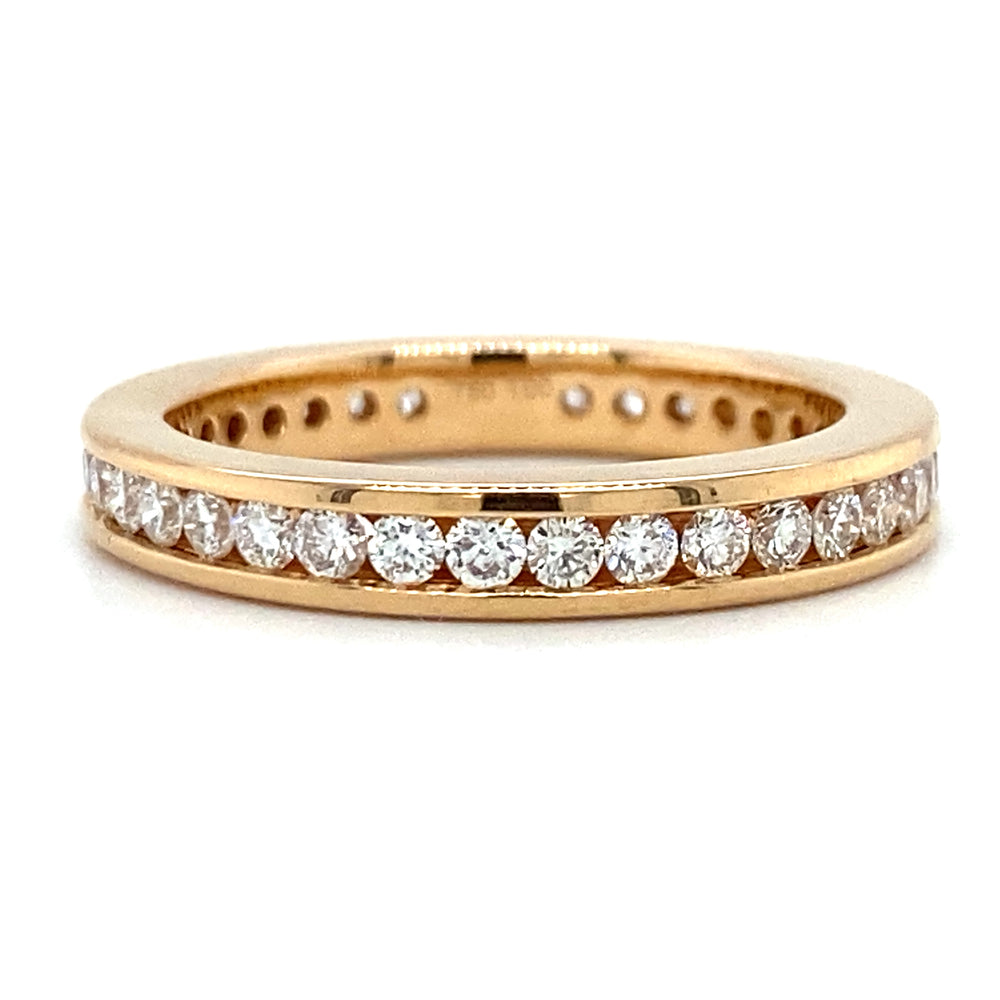 18 krt roségouden alliance rijring van 4 gram en 3 mm breed. Bezet met 36 briljant geslepen diamanten met een totaalgewicht van 1.00 crt kleur Top Wesselton kwaliteit SI Model R 7240