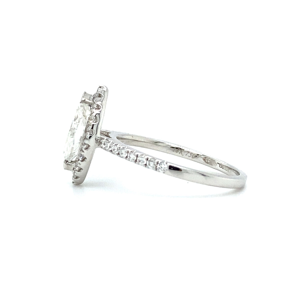 
                      
                        Witgouden halo rijring met 1 Marquis geslepen diamant van 0.91crt kleur g kwaliteit piqué en 34 briljant geslepen diamanten met een totaalgewicht van 0.37crt kleur f kwaliteit vs maat 16.75/53 model r7822 €4069
                      
                    