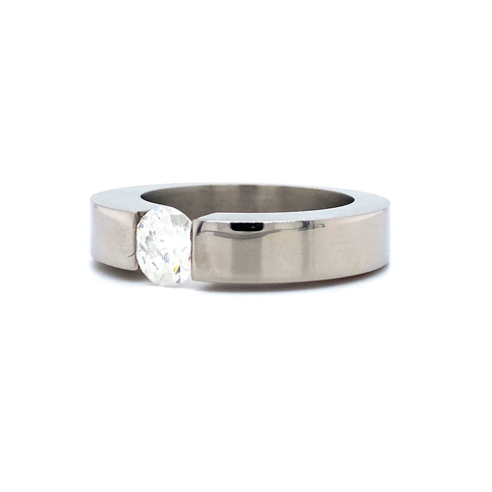 
                      
                        Brede titanium ring bezet met 1 briljant geslepen diamant van 0.97crt kleur Wesselton kwaliteit Piqué4 mt 18.75-59-5mm-model r7945-€1275
                      
                    