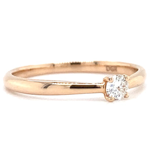Rosé gouden 4-poots solitair ring van 1.6 gram. Bezet met 1 briljant geslepen diamant van 0.15 crt kleur top wesselton kwaliteit si1 zetting: 3.5 x 3.5 mm Model R 8182