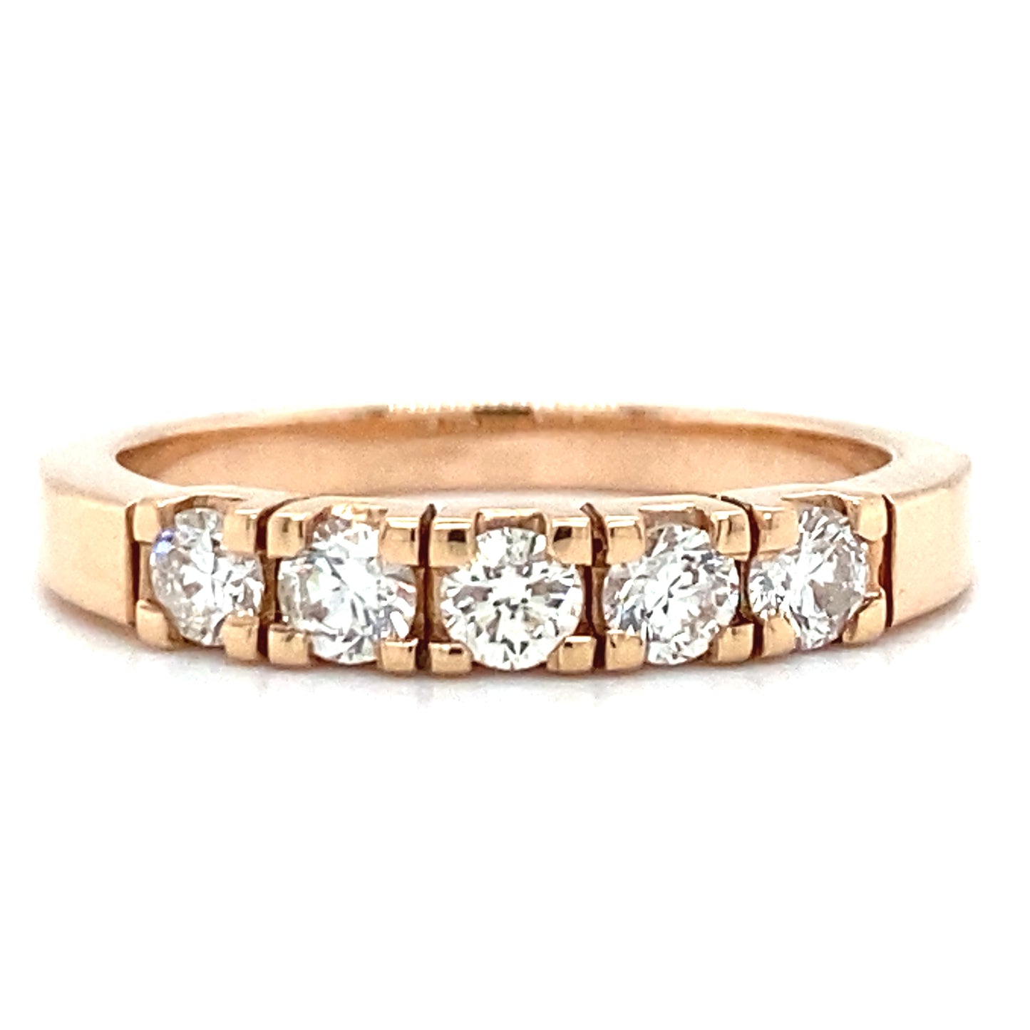 Rosé gouden rij ring van 3.6 gram en 3 mm breed. Bezet met 5 briljant geslepen diamanten met een totaalgewicht van 0.52 crt kleur top wesselton kwaliteit si zetting: 3.5 x 16 mm Model R 8184