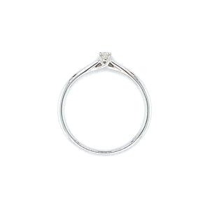 Witgouden solitair ring met vier zetpootjes van 1.8 gram. Bezet met 1 briljant geslepen diamant van 0.08 crt kleur top wesselton kwaliteit vs zetting: 2.5 x 3 mm Model R 8253