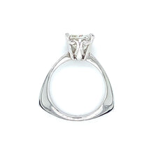 Load image into Gallery viewer, exclusieve witgouden solitair ring van 5.4 gram, bezet met 1 prinses geslepen diamant van 2.19 crt kleur H kwaliteit VVS1 zetting: 8.7x8.3 mm Model R 8266

