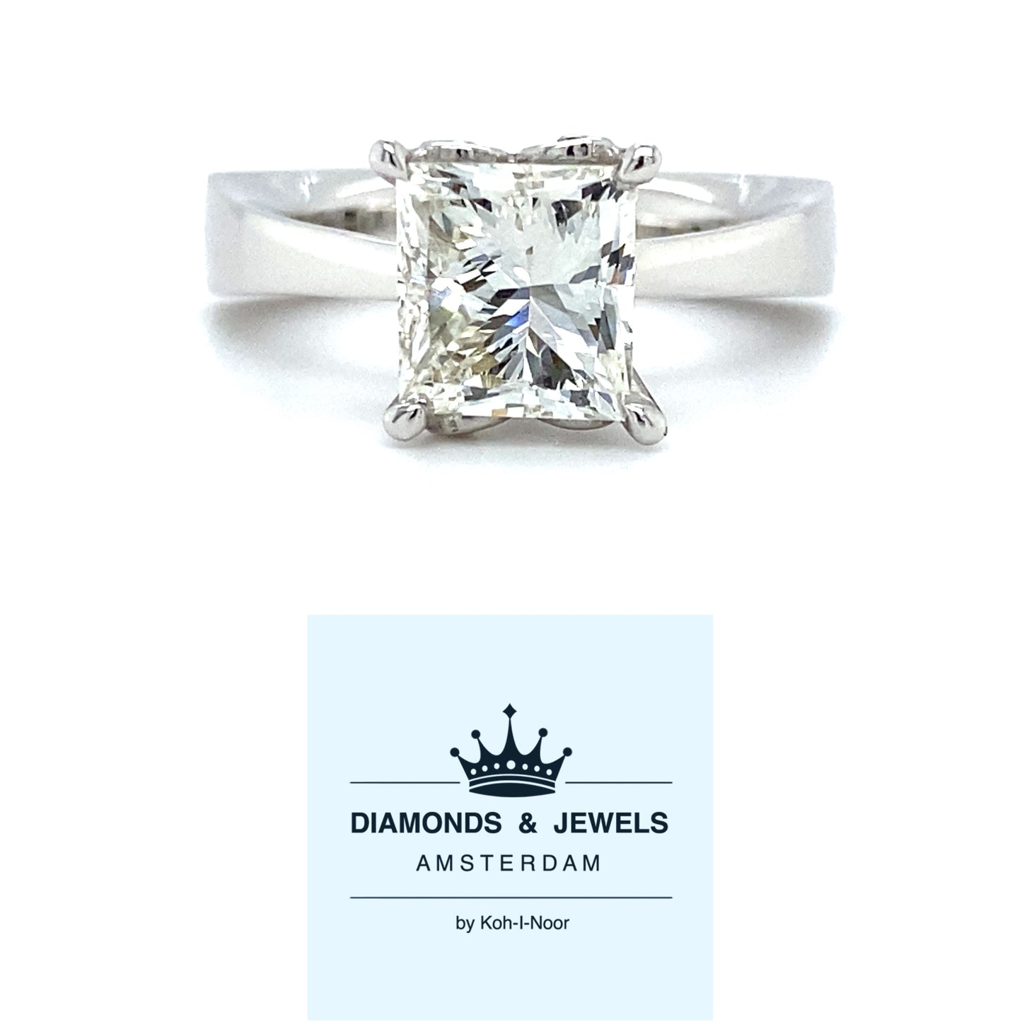 exclusieve witgouden solitair ring van 5.4 gram, bezet met 1 prinses geslepen diamant van 2.19 crt kleur H kwaliteit VVS1 zetting: 8.7x8.3 mm Model R 8266