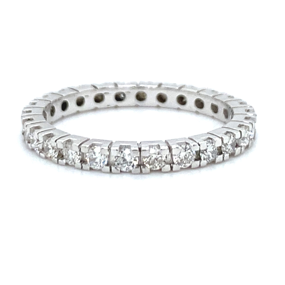 14 karaats witgouden alliance rijring Eternity van 2.4 gram. Bezet met 26 briljant geslepen diamanten met een totaalgewicht van 0.97 crt kleur top wesselton kwaliteit si Model R 8518