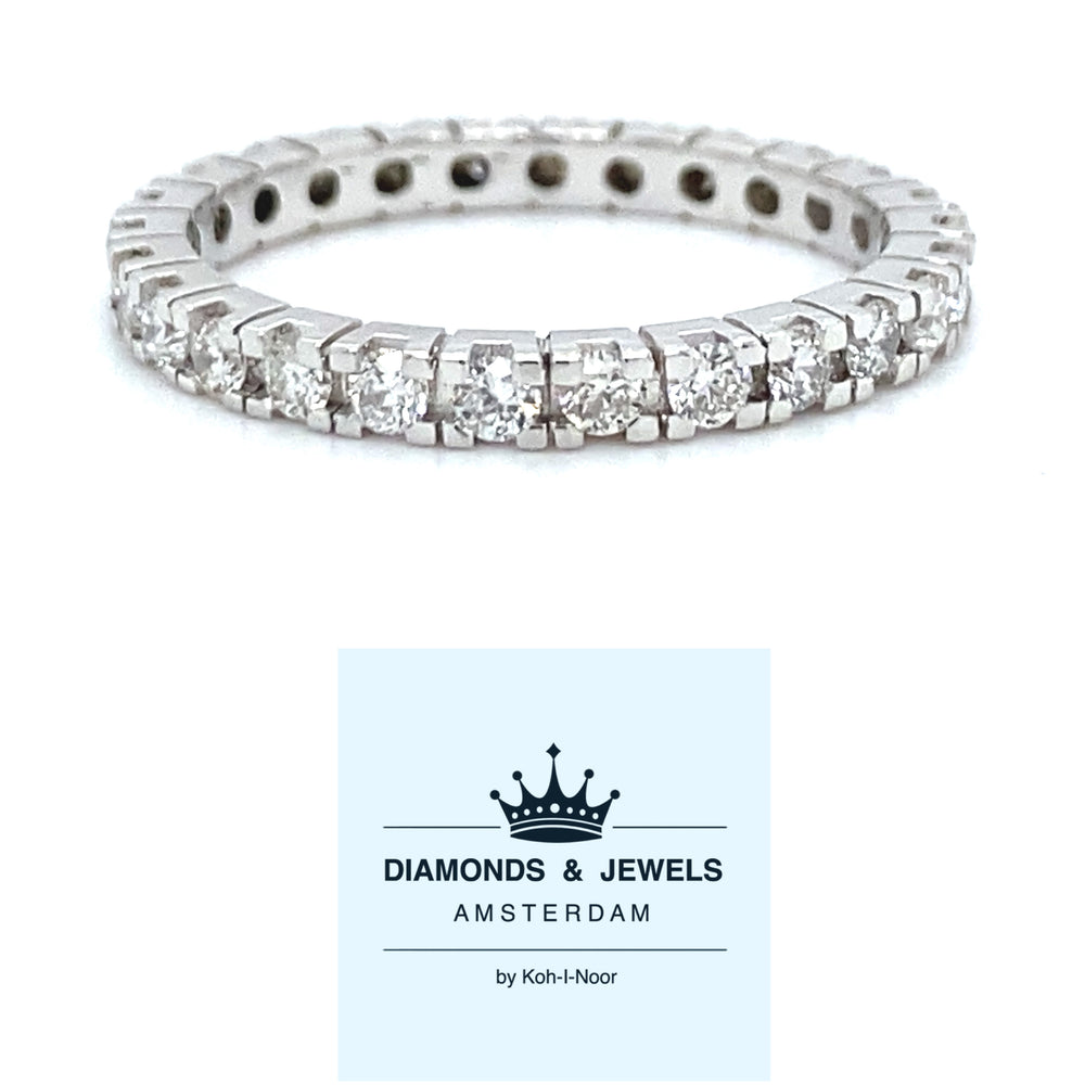 14 karaats witgouden alliance rijring Eternity van 2.4 gram. Bezet met 26 briljant geslepen diamanten met een totaalgewicht van 0.97 crt kleur top wesselton kwaliteit si Model R 8518