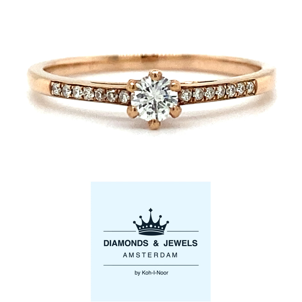 Roségouden solitair rijring bezet met 0.21crt aan briljant geslepen diamanten model R 8748 €765